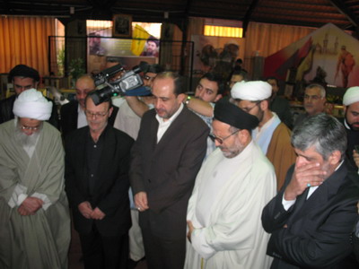 خاص الانتقاد.نت: ممثل الإمام الخامنئي زار ضريح القائد الجهادي الكبير الحاج عماد مغنية في روضة الشهيدين ـ مصور