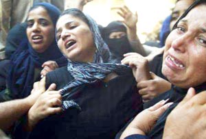 استشهاد فلسطينية أثناء اقتحام منزلها واعتقال نجليها