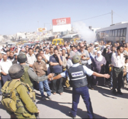 الإحتلال يمنع أهالي الضفة من الصلاة في "الأقصى" ويعلن حال التأهب