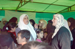 رحلة صمود مقدسية وقصة تشريد متواصلة: خيمة أم كامل الكرد وعائلتها... "إليها نطرد وفيها نموت"