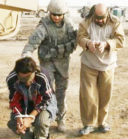 العراق: الاحتلال يفرج عن السجناء الابرياء معصوبي الاعين ومكبلي الايدي