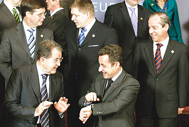 الإتحاد الأوروبي يقر 246 مليار دولار لمواجهة الركود الإقتصادي