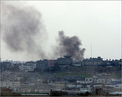 استشهاد فلسطيني وجرح 3 آخرين بغارات إسرائيلية على غزة