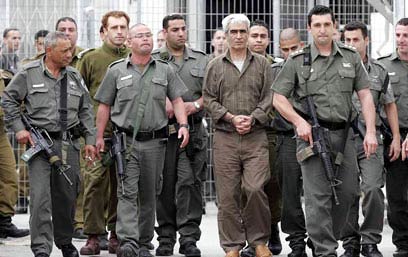 محكمة عوفر العسكرية تحكم على سعدات بالسجن 30 عاماً