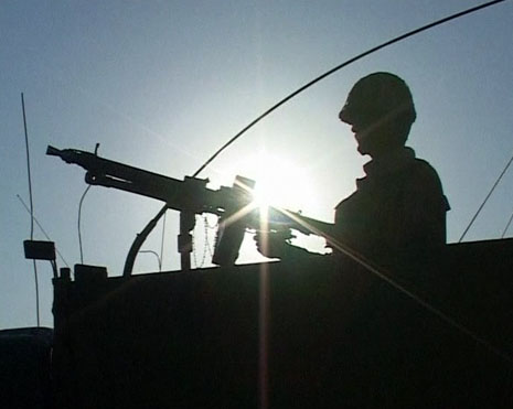 باكستان تلغي إجازات جنودها وتحشدهم على الحدود مع الهند

