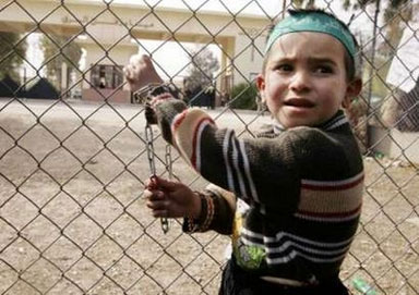 "لوموند": غزة على هامش القضية الفلسطينية وعباس تخلى عنها 

