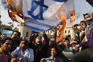 الشارع العربي يتظاهر ضد المجزرة الإسرائيلية في غزة وتواطؤ الأنظمة

