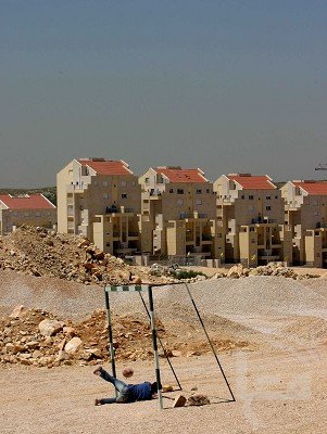 "هآرتس": بناء المستوطنات في الضفة مستمر