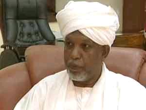 رئيس البرلمان السوداني لـ"عكاظ": المحكمة الجنائية تهرب الشهود 