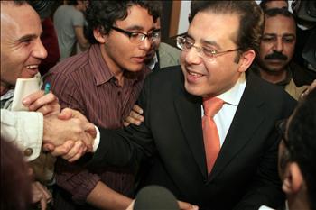 السلطات المصرية تفرج عن أيمن نور