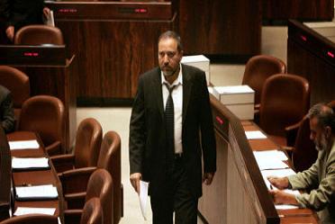 "الاندبندنت": "صانع الحكام" ليبرمان 