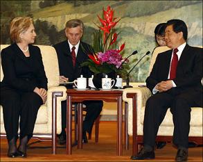 كلينتون تختتم زيارتها لبكين: تفاهمات إستراتيجية