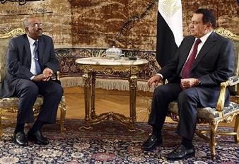 مبارك يبحث مع البشير التطورات في دارفور

