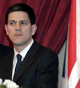 ميليباند: الأطلسي بحاجة لإعادة العلاقات مع روسيا