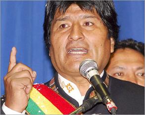 موراليس يطرد دبلوماسياً أميركياً لاتهامه بالتآمر مع المعارضة 