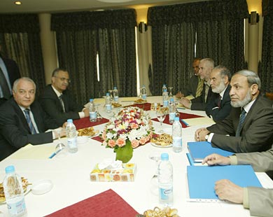 "السفير": الحـوار الفلسطيني في القاهرة يحقق تقدما أكثر من المتوقع

