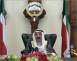 أمير الكويت "بكل حزن" يحلّ البرلمان.. وولي العهد مرشح لرئاسة الحكومة