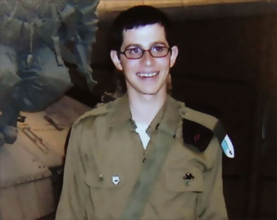 القاهرة تنفي قرب الإفراج عن شاليط