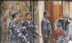 خاص " الانتقاد . نت " - قوى الامن الداخلي تعثر على كمية من السلاح في منزل العريف "  فادي يوزباشي "