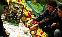 وفد ايراني  برئاسة نائب رئيس هيئة الإذاعة والتلفزيون الرسمي  يزور ضريحي الحاج رضوان والسيد هادي نصرالله 