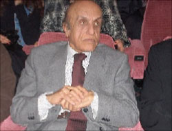 القاضي يوسف سعد الله الخوري لـ"الانتقاد.نت":
خطوة الحريري سليمة دستوريا في الشكل لكن ينقصها رضا الفريق الذي ادخل با