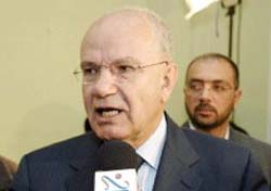 الرئيس الحص يستقبل الوزير السابق عبد الرحيم مراد ووفدا من حركة حماس