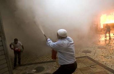 قوات الاحتلال تقتحم باحات الأقصى وتحاصر المصلين.. والمرابطون يتصدَّون (مصوّر) 