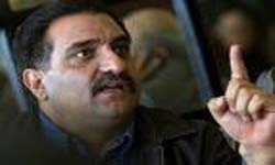 عزمي بشارة: عباس يشارك في حصار غزة ويعمل مع إسرائيل للإطاحة بحماس
