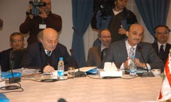 جنبلاط ونسف خطاب: البحر أمامكم والعدو وراءكم