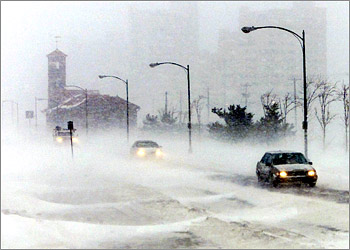 مقتل 5 في أسوأ عاصفة تضرب شرق الولايات المتحدة خلال 10 أعوام