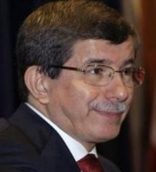 أوغلو:ايران ليست تهديداً وإسرائيل قتلت أفق السلام في المنطقة  
