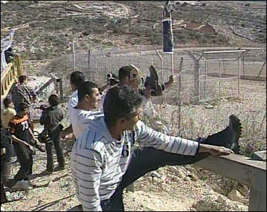 قوات الاحتلال تقمع مسيرتين فلسطينيتين