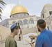 الاحتلال الصهيوني يحول المسجد الأقصى إلى ثكنة عسكرية .. ويمنع المقدسيين من دخول باحاته ويفتحها أمام السياح والمستوطنين