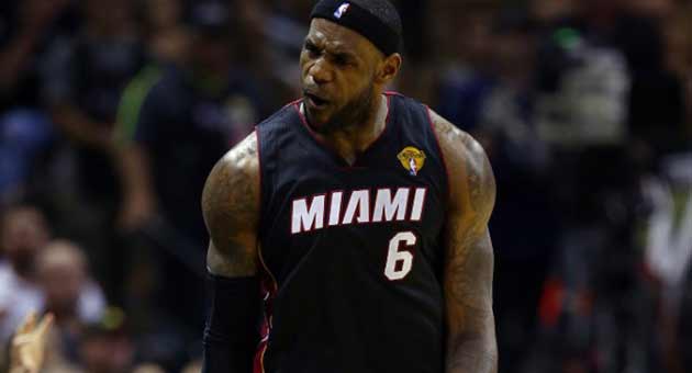 NBA : جيمس يقود ميامي للفوز على سان انطونيو سبيرز