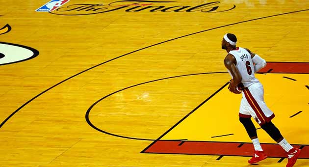 NBA : سان انطونيو سبيرز على بُعد خطوة من اللقب