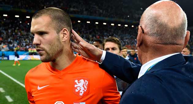 منتخب هولندا مهدد بالنوم في الشارع