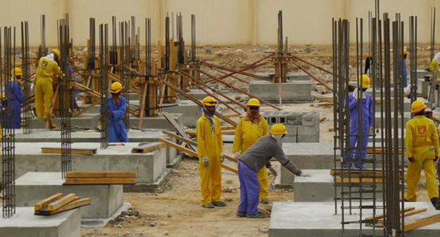 قطر تفرج عن بريطانيين كانا يحققان في ظروف عمل الاجانب