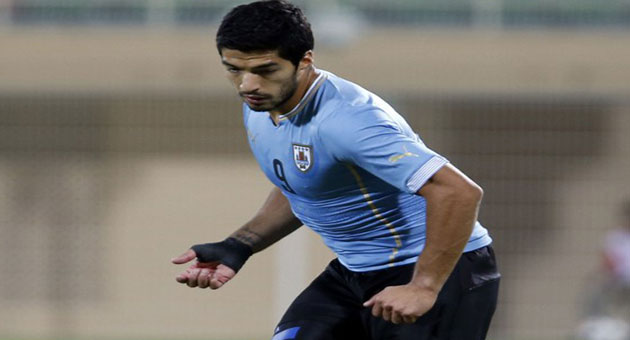 سواريز يقود منتخب بلاده الى فوز ودي على عُمان