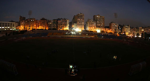 التيار الكهربائي يتسبب في تعطيل مباراة الانصار والساحل