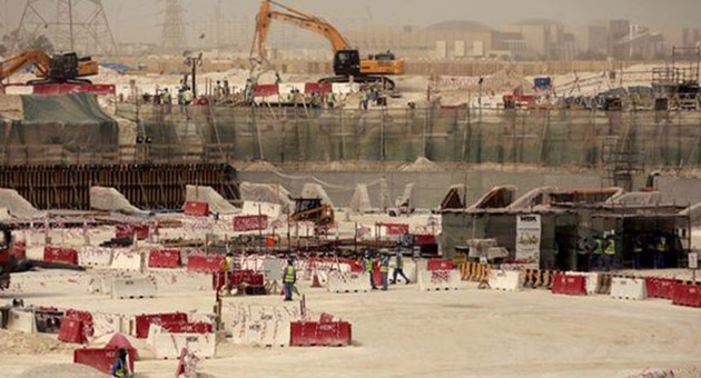 قطر توقف فريقا اعلاميا دعي للاطلاع على احوال العمال