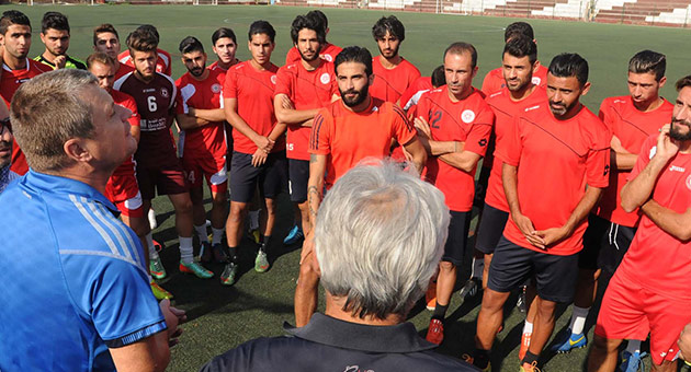 بالصور : تيتا فاليريو يقود تمارين النجمة