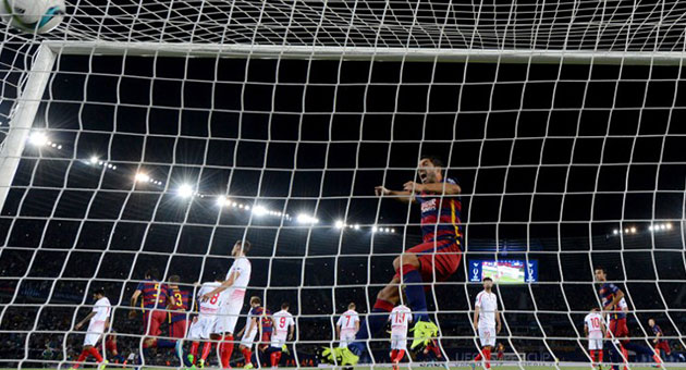 برشلونة يتوج للمرة الخامسة بطلاً لكأس السوبر الاوروبية