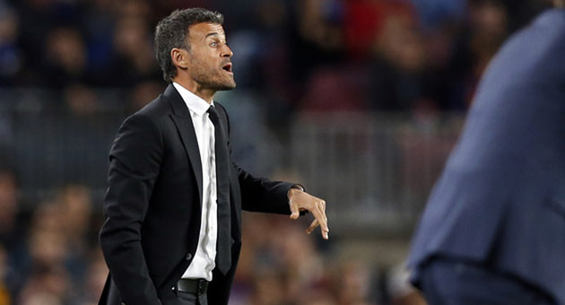 انريكي يطالب جماهير برشلونة بالوقوف الى جانب الفريق