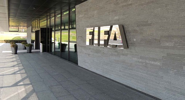 الاتحاد الدولي لكرة القدم: على العراق والسعودية اختيار ملعبين محايدين لتصفيات المونديال