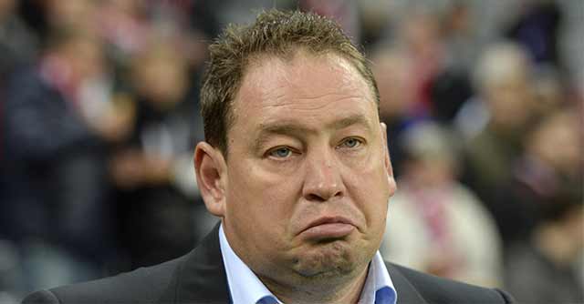 مدرب روسيا يستقيل من منصبه بعد الاداء المخيب للآمال