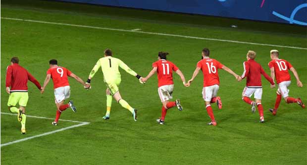 وايلز تتأهل لصنع التاريخ امام البرتغال في النصف النهائي