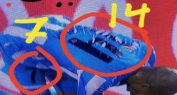 بالصورة..واقعة غريبة: لاعب يثير جدلاً بارتدائه رقمي 7 و14 في نفس المباراة