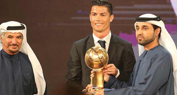 #رونالدو ينال جائزة #غلوب_سوكر لافضل لاعب في العالم
