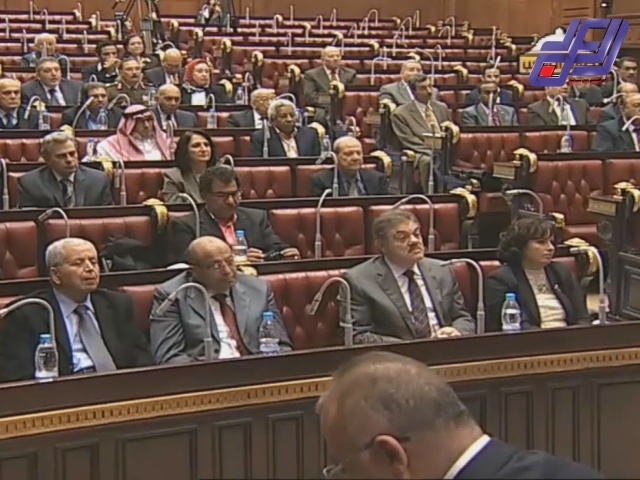 تسليم نص مشروع الدستور المصري الجديد رسمياً الى الرئيس المؤقت