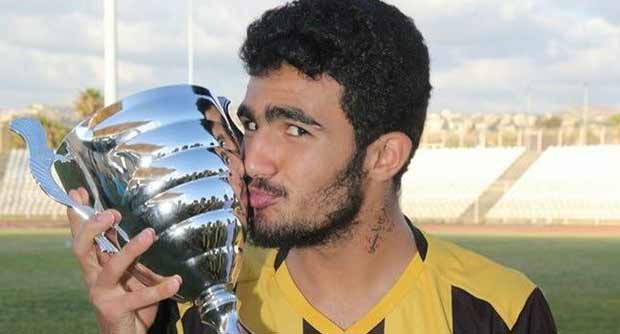 بالصور: لاعب العهد قاسم شمخة يفوز بكأس الشهادة